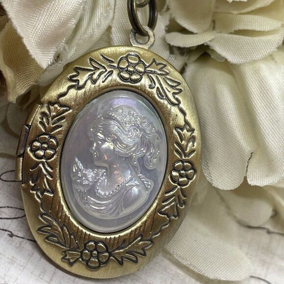 Bronze Locket White Pearl Lady Victorian Maiden Necklace Gift Mom Easter Wife - Picture 6 of 16